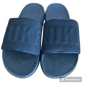 Nike Men's Offcourt Black Slide Sandals.